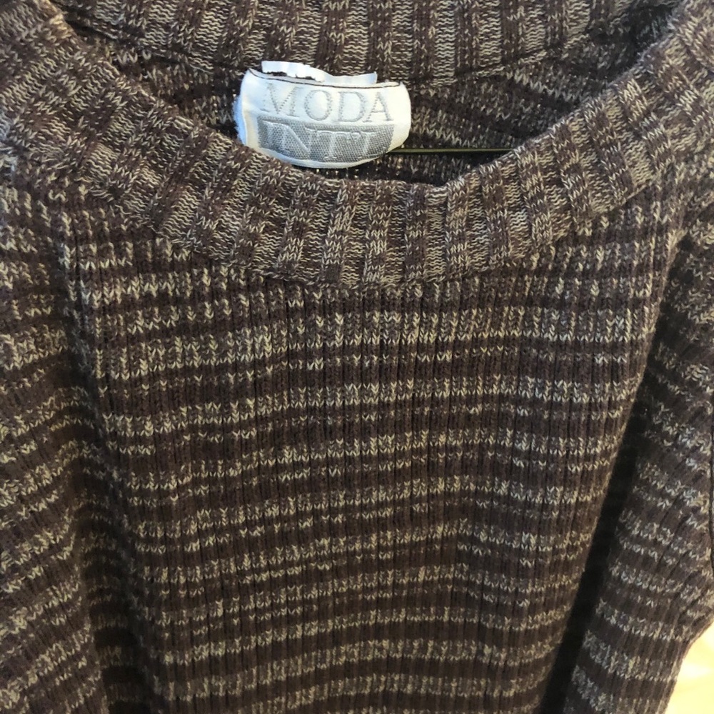 Moda int’l sleeveless brown vest or tank